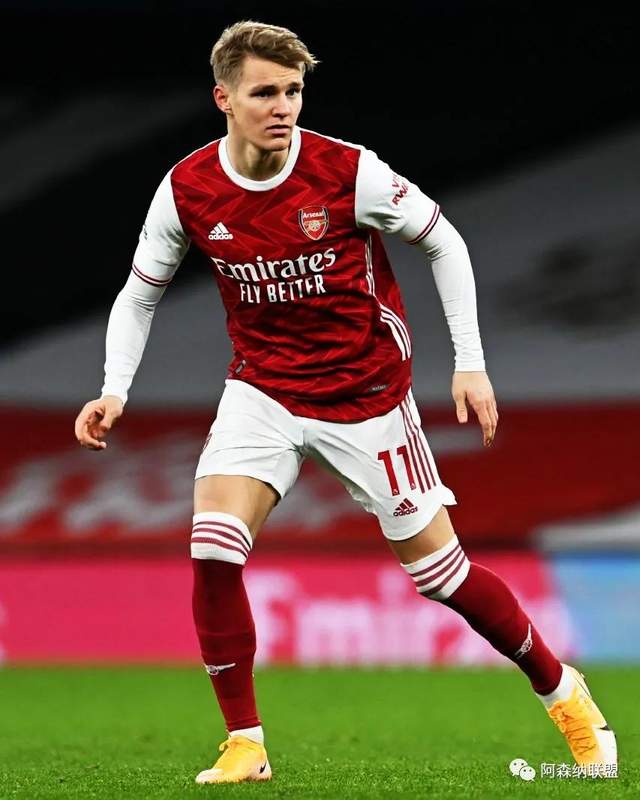 教滑雪也安排上了？还有什么是蔚来驾享小哥不会的吗！