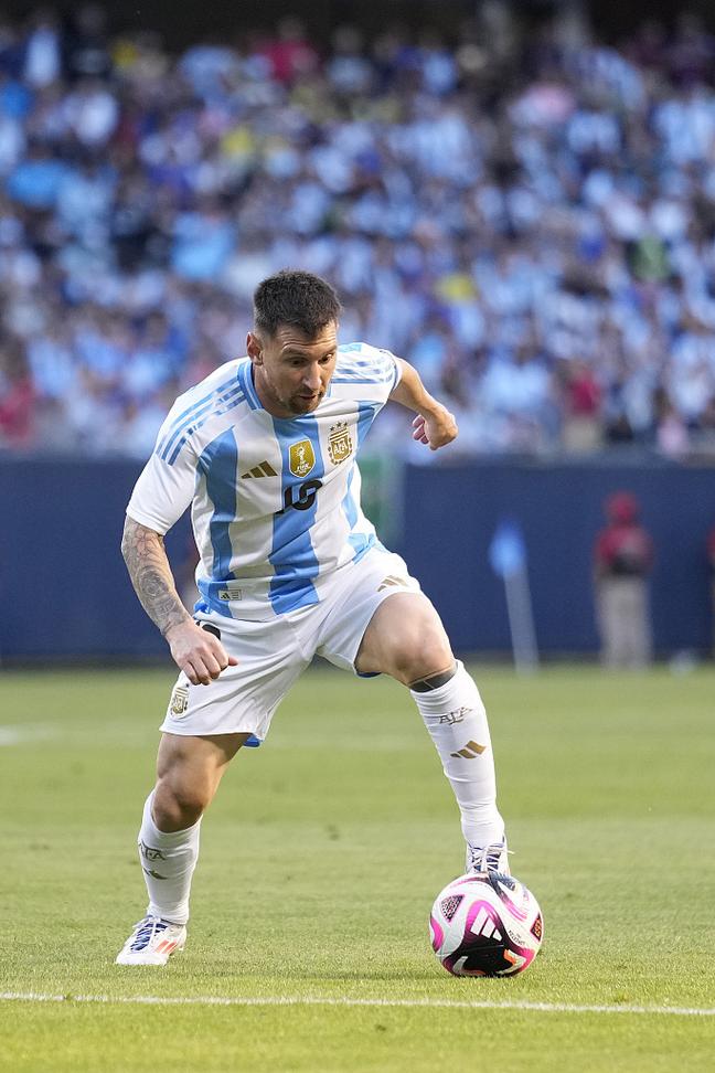 西甲焦点战：皇家奥维耶多步步紧逼马略卡，赛季前景扑朔迷离