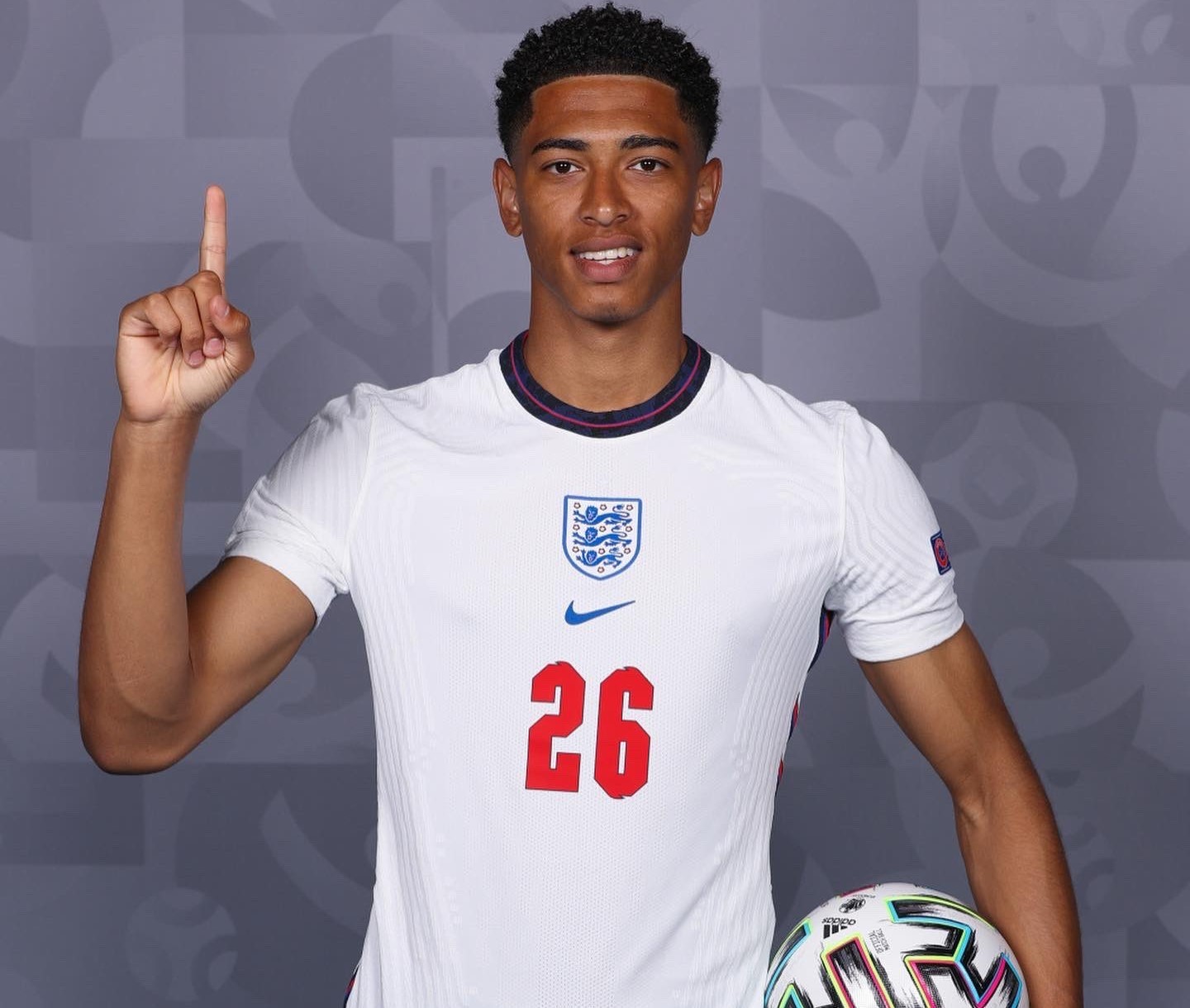 前锋射门力度与准度如何兼顾？