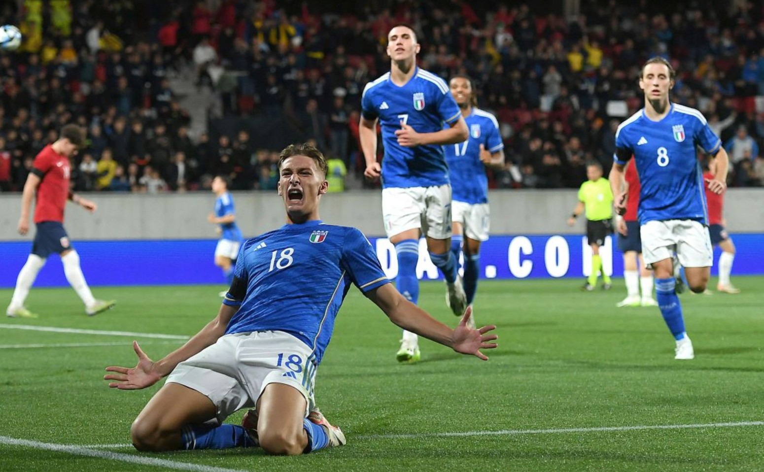 五大联赛各一队跻身欧冠积分榜前五