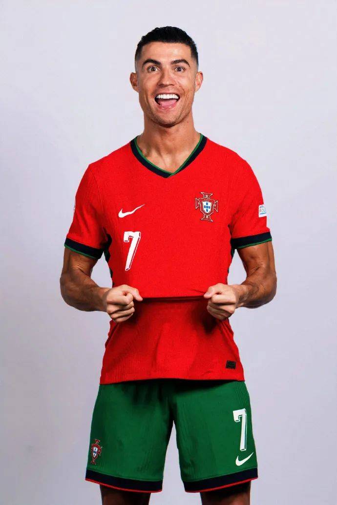 莫斯克拉手球送点，曼联获关键判罚