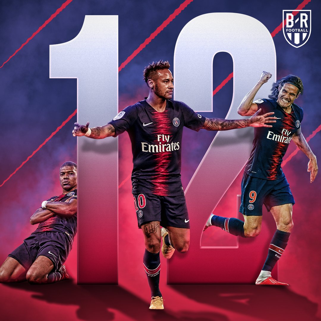 庆祝欧洲杯夺冠，英格兰女足前锋凯莉在伦敦街头跳舞