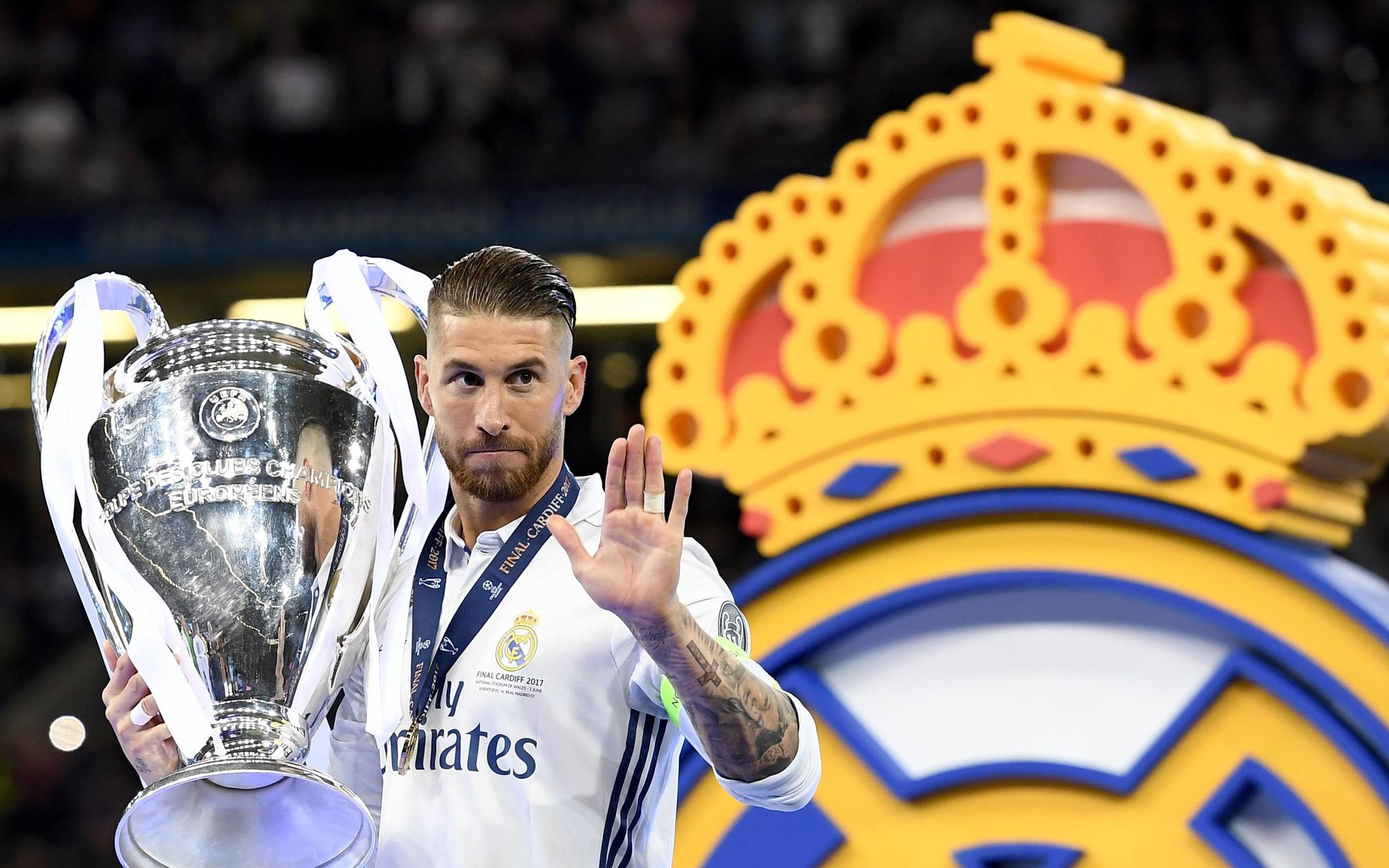 佛罗伦萨连续8场不胜，赛后哲科拿着扩音器与球迷沟通