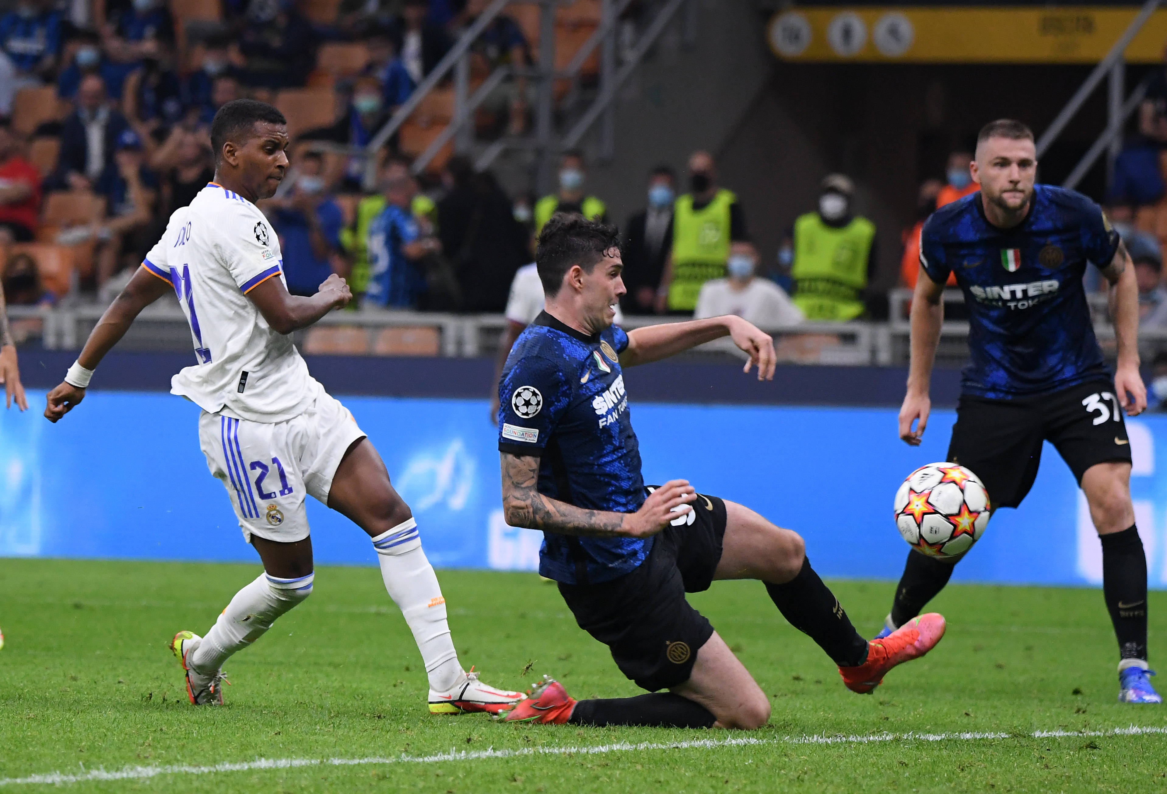 含泪赴欧！樊振东自曝逃离真相，3座大山逼走国乒一哥？