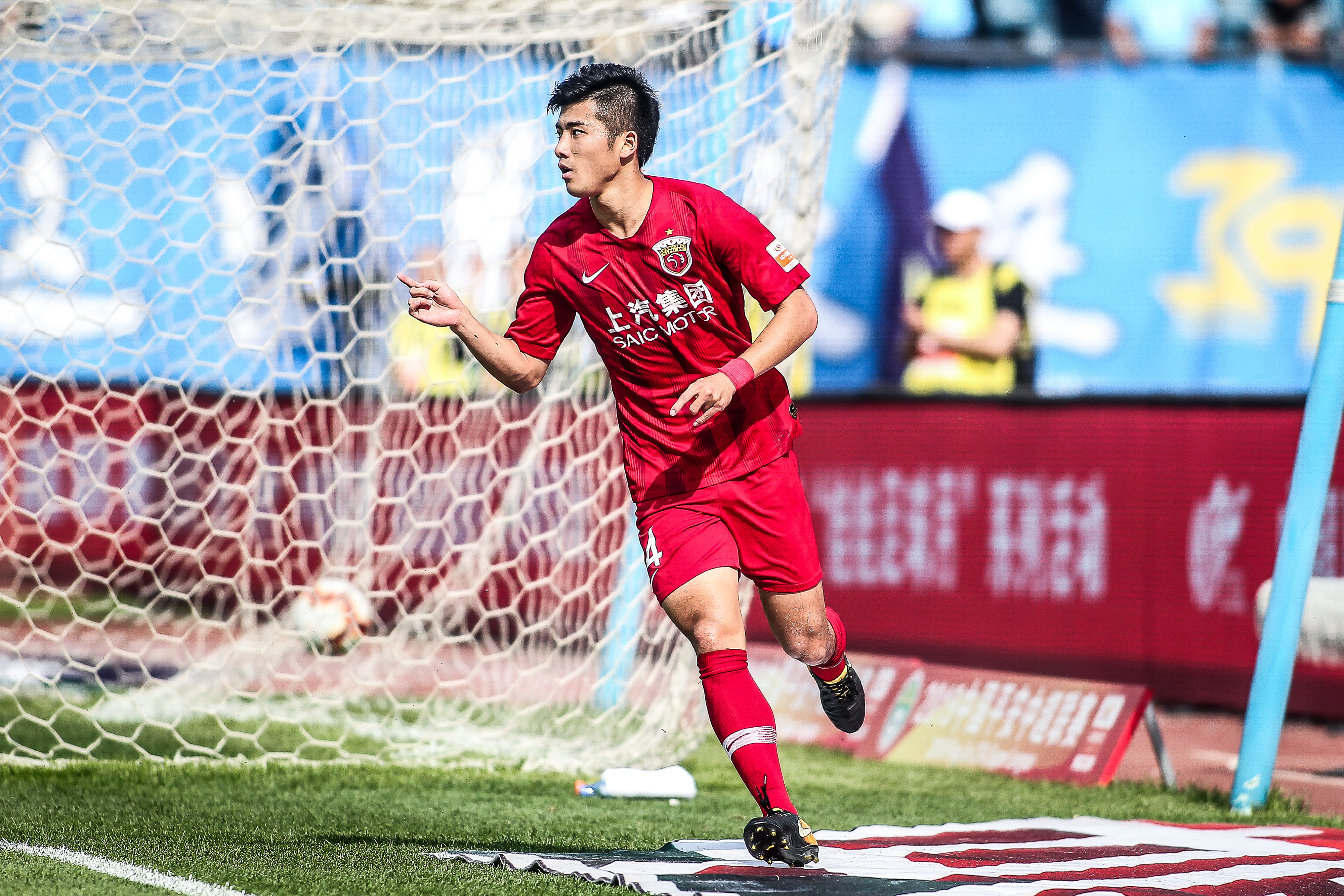 克罗斯：我从小就是不莱梅球迷；很高兴再次和马塞洛一起踢球