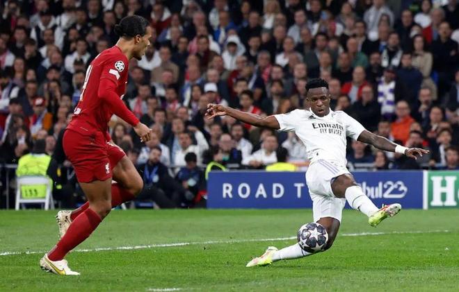 法比奥庆祝足协杯夺冠：我们是冠军，这座城市值得拥有这一刻