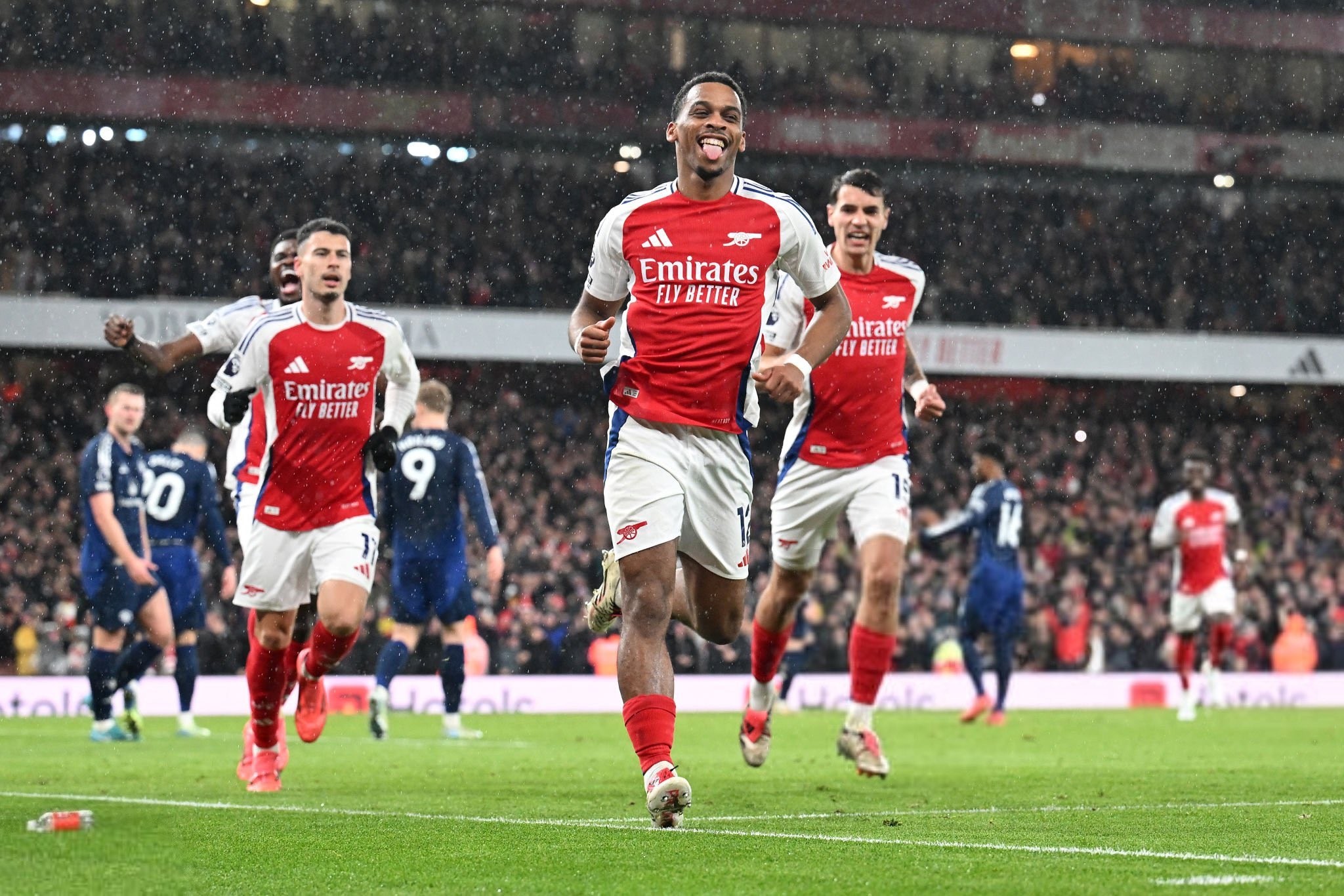 篮球勇士老将续约一年，球迷大呼：值得