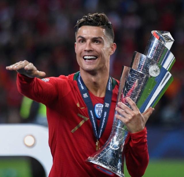 请不要在文艺演出中插播世界杯抽签