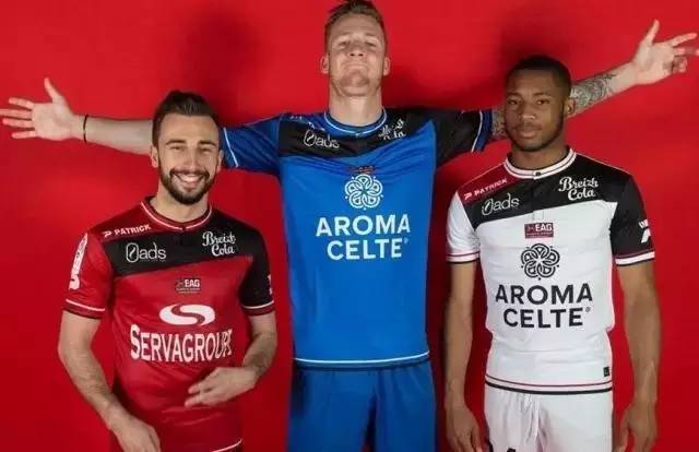 快问快答：C罗倒钩进球。