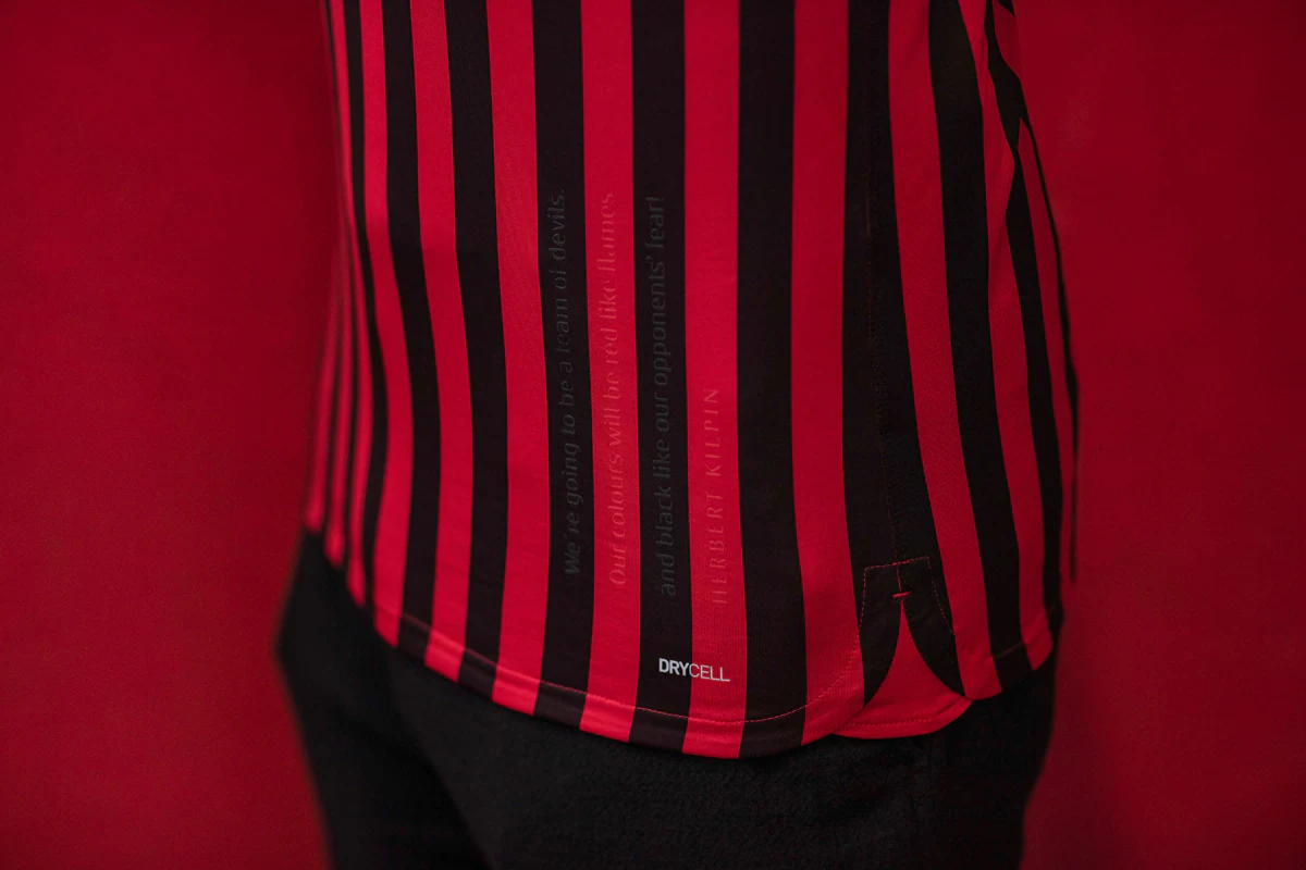 巴萨梅西关键助攻助球队获胜